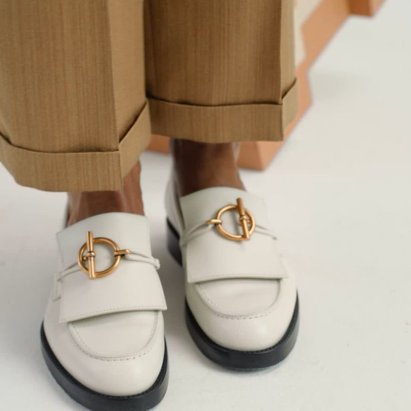バックルがお洒落♪HERMES インパクト ローファー Impact レトロなカッコよさ・大人気】HERMES モカシン 《インパクト